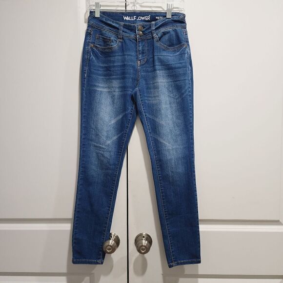 Wallflower - Reg 7 - Ultra Fit Skinny Jeans.  Stretchy jeans - Picture 2 of 6